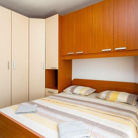 Holiday House Snjezana クルク エクステリア 写真