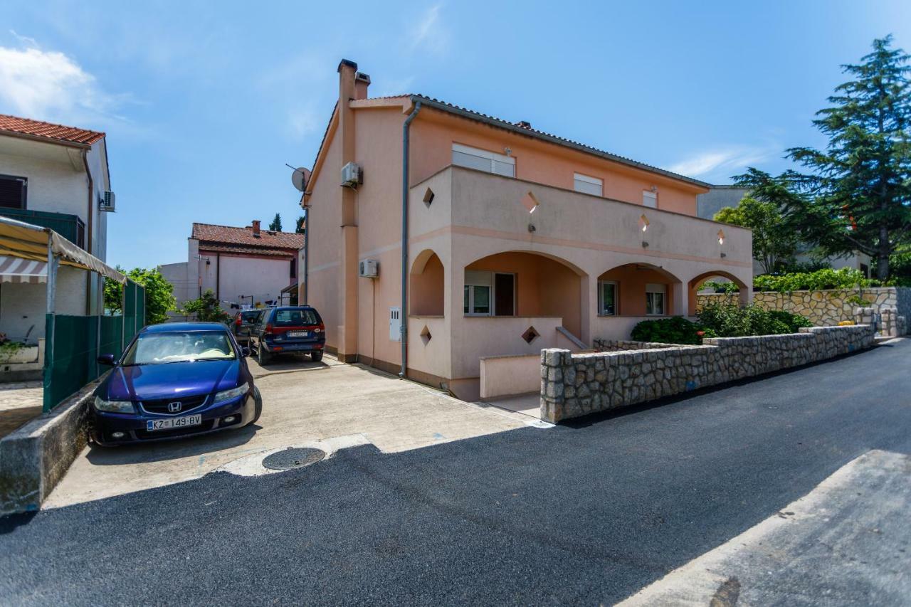 Holiday House Snjezana クルク エクステリア 写真