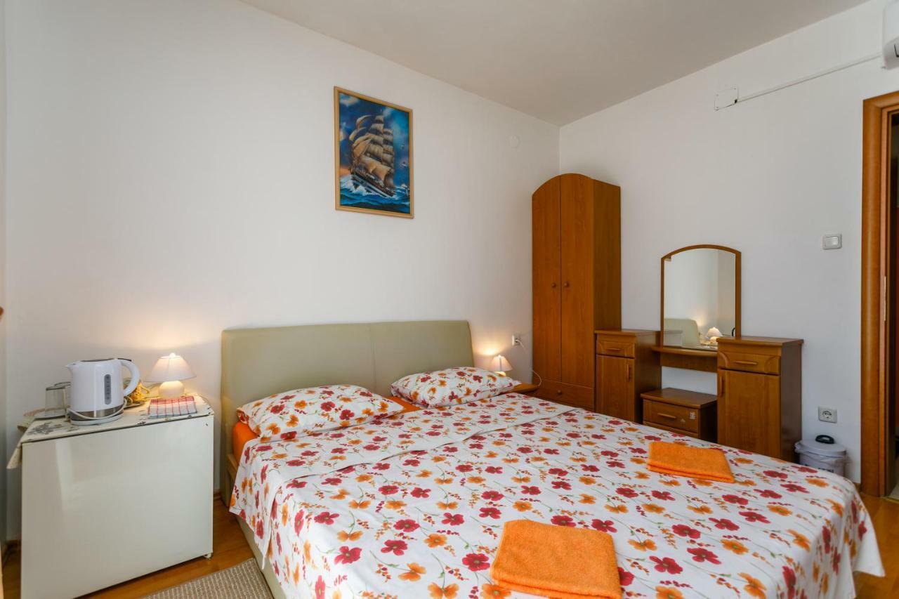 Holiday House Snjezana クルク エクステリア 写真